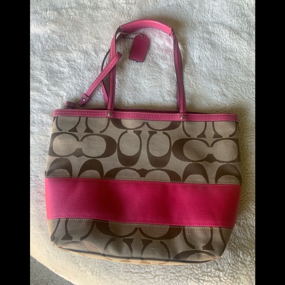 Coach Handbags - 💥SALE💥Coach Handbag.